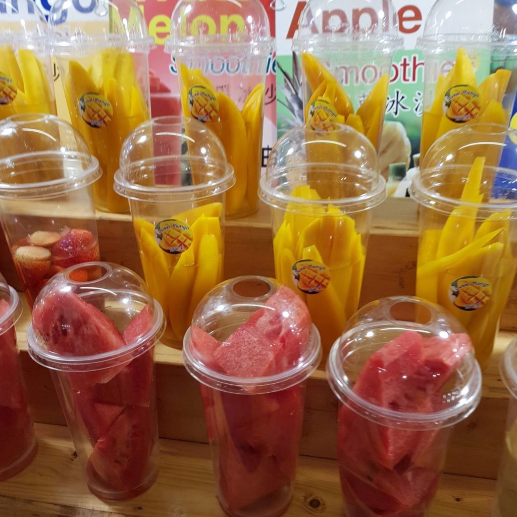 ceny w Bangkoku - krojone owoce