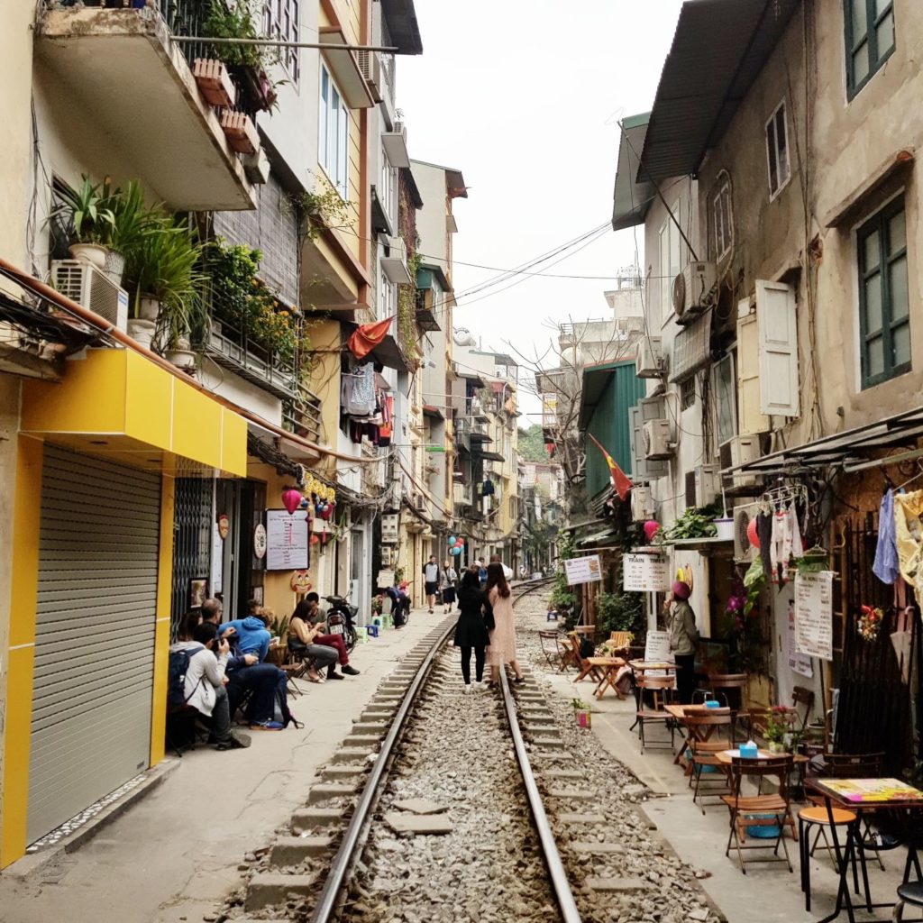 mini przewodnik - train street w Hanoi