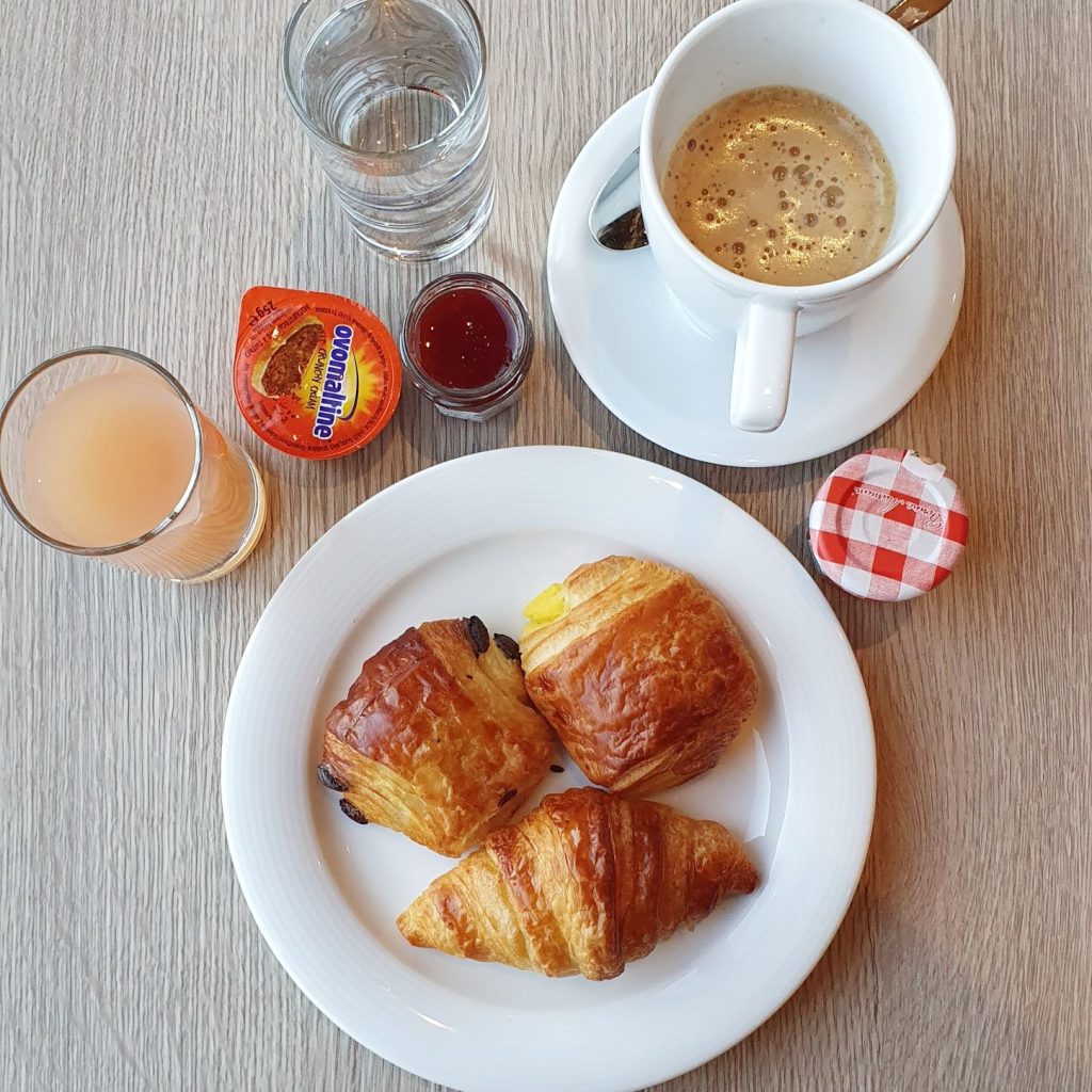 Francuskie śniadanie w Montreux
